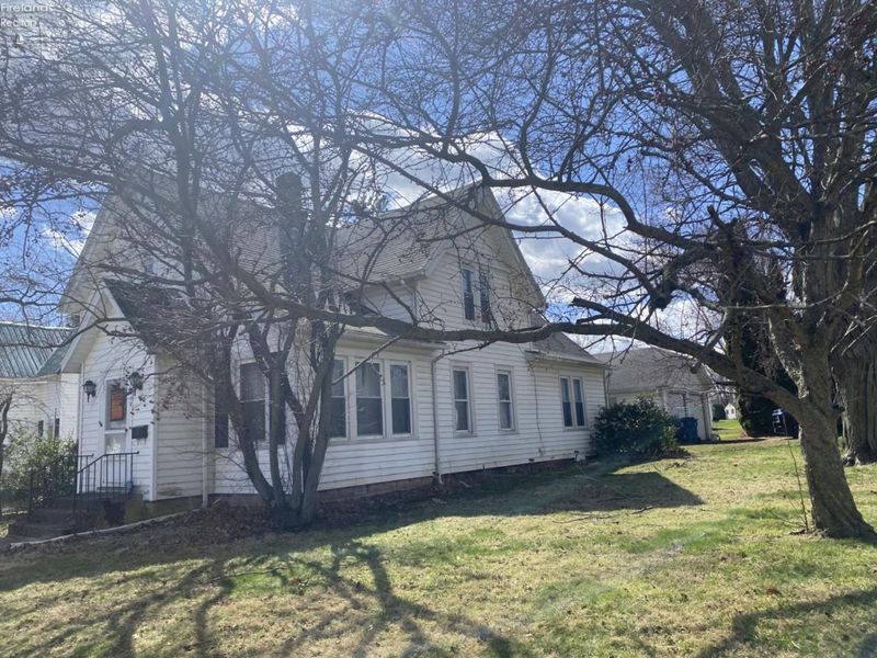 418 Adams Avenue, Huron, OH 44839 Photo 4