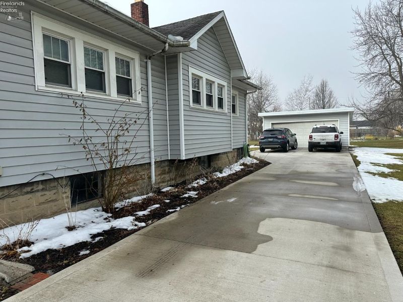 427 N Locust Street, Oak Harbor, OH 43449 Photo 3