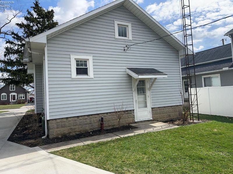 427 N Locust Street, Oak Harbor, OH 43449 Photo 7