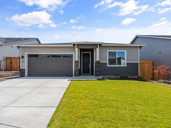 136 Valemont Drive, Unit 13, Eagle Point, OR 97524