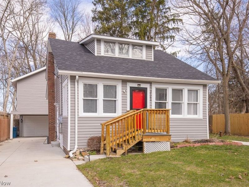 3782 Edgepark Drive, Akron, OH 44319 Photo 2