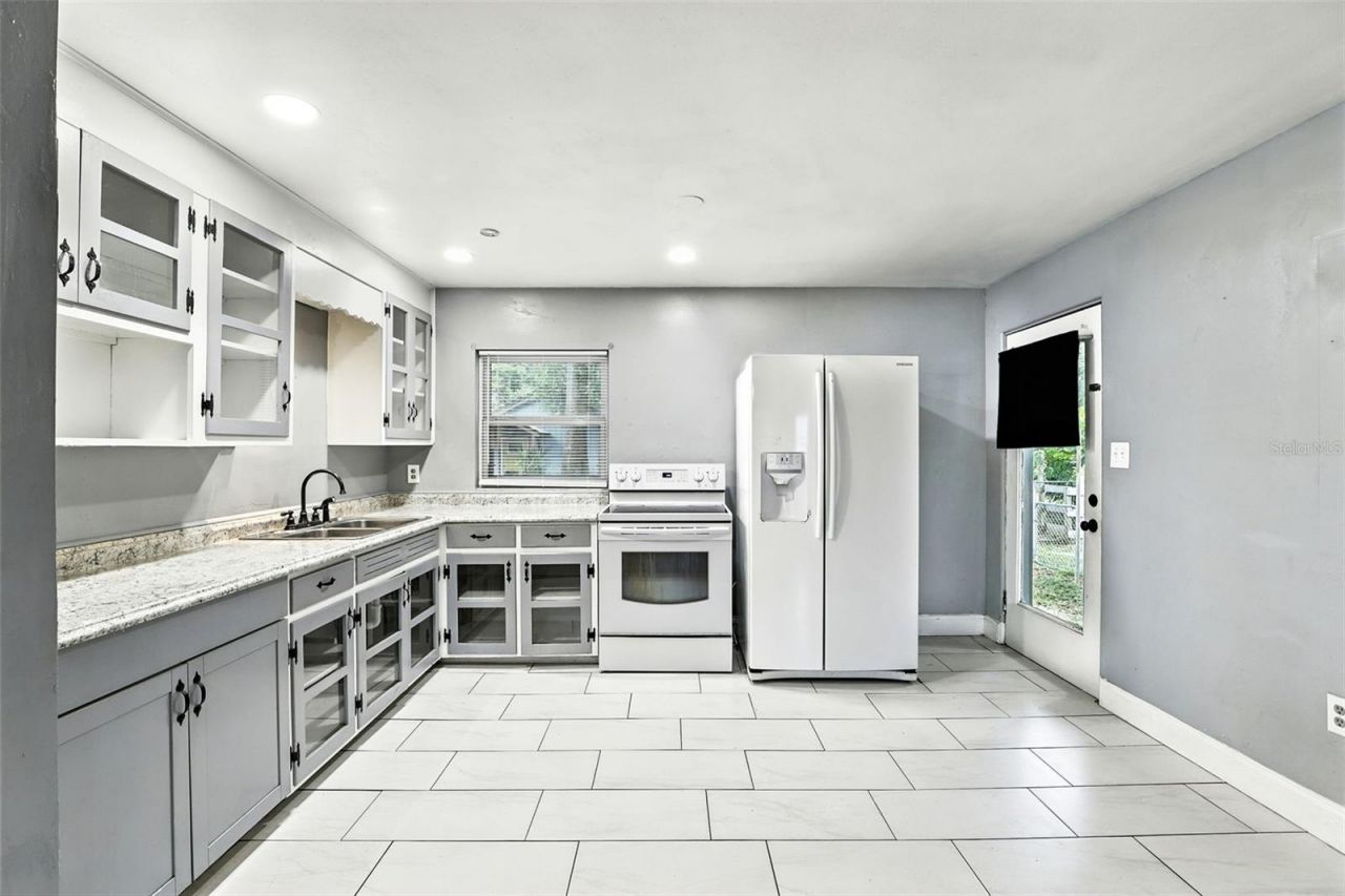 1412 E Voorhis Avenue, Deland, FL 32724 Photo