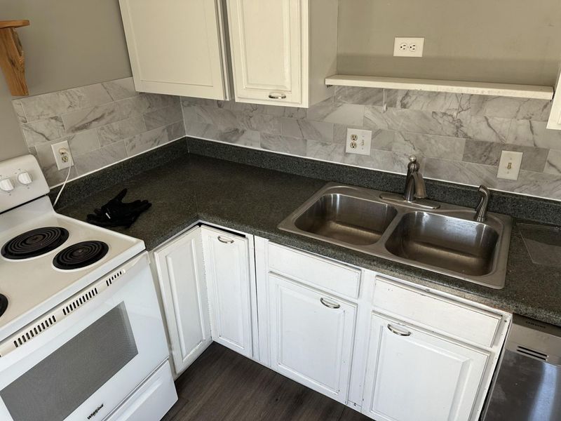 4615 Glenmawr Avenue, Columbus, OH 43224 Photo 3