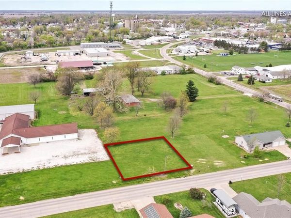 512 S June Street , Jerseyville, IL 62052