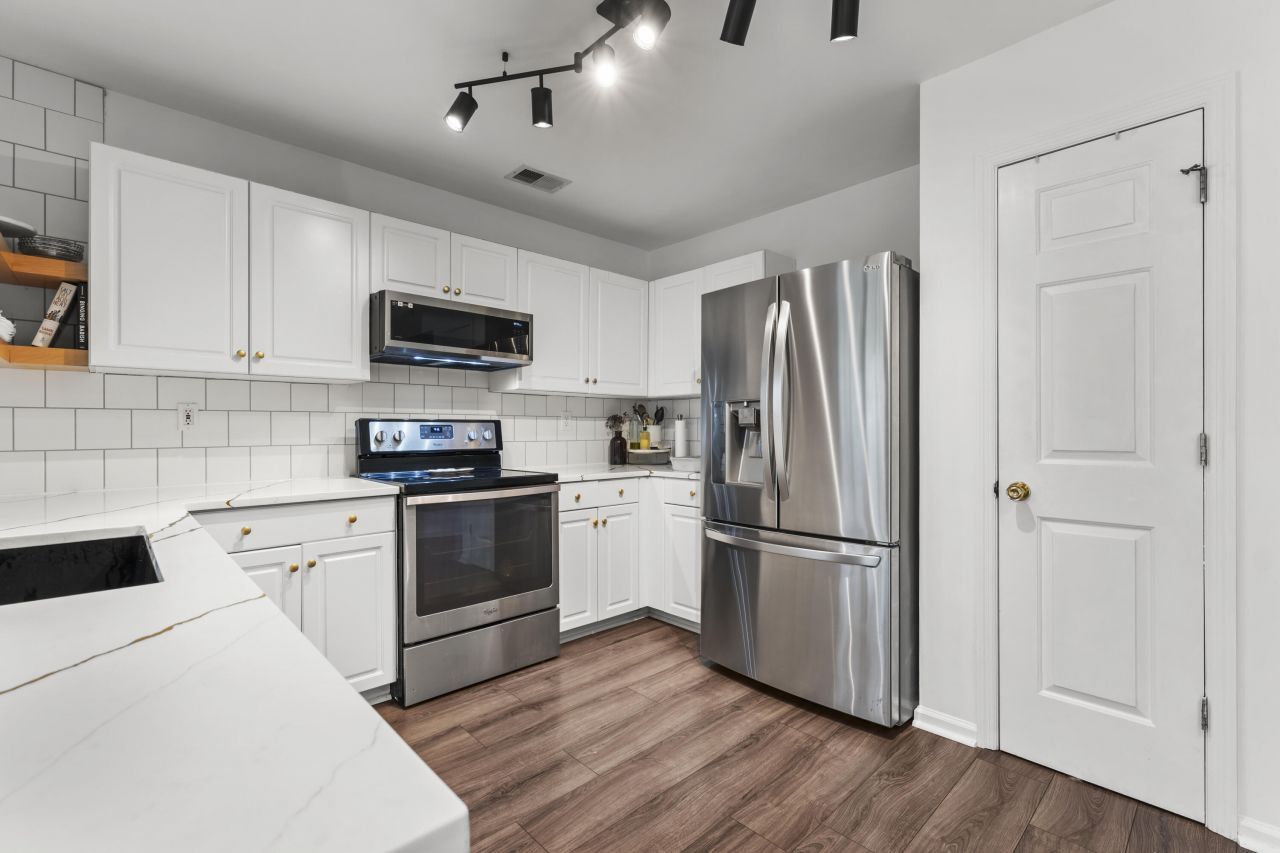 8071 Long Shadow Lane Photo 10