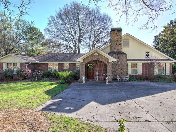 224 Hillcrest Drive , Calhoun, GA 30701