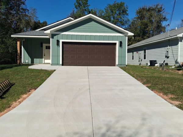 169 S Parker Street , Wewahitchka, FL 32465