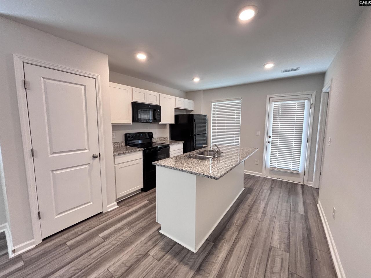 820 Summerwood Lane  Photo 7