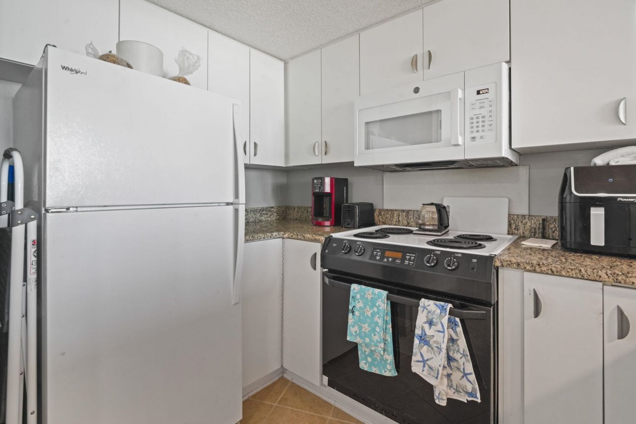 300 N Ocean Blvd. Photo 20