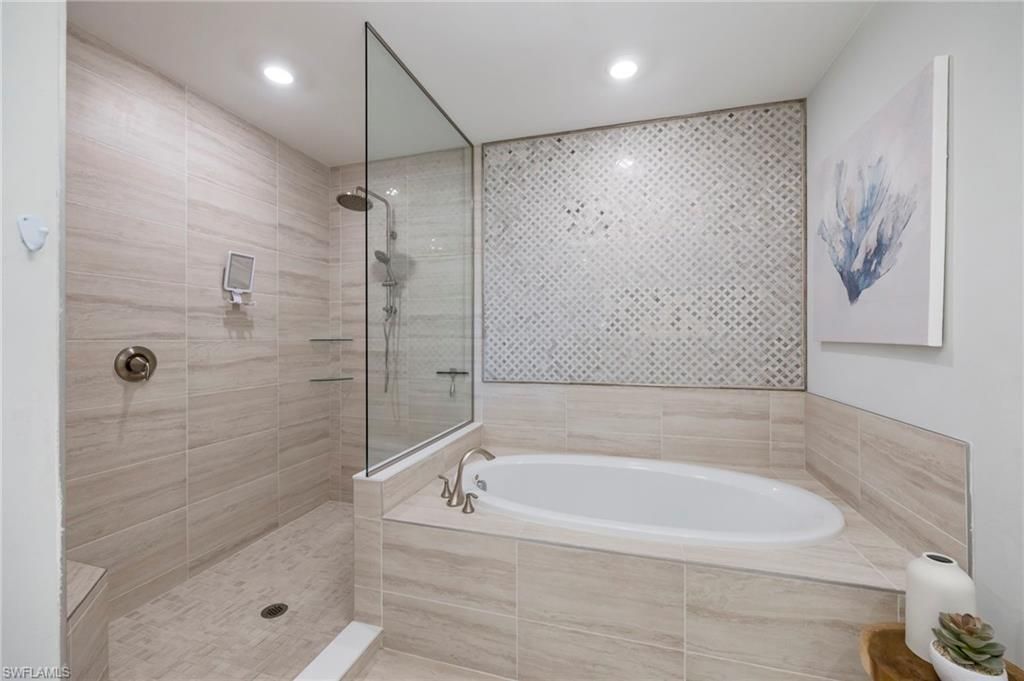 16351 Viansa Way, Unit 202, Naples, FL 34110 Photo