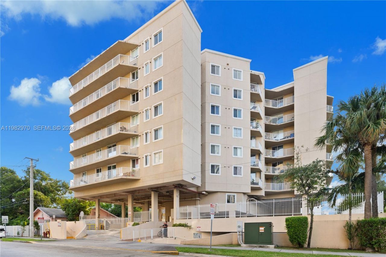 102 SW 6th Ave, Unit 605, Miami, FL 33130 Photo