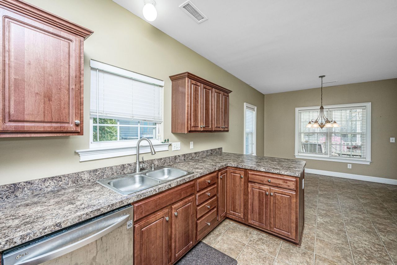 1409 Bloomingdale Lane Photo 10