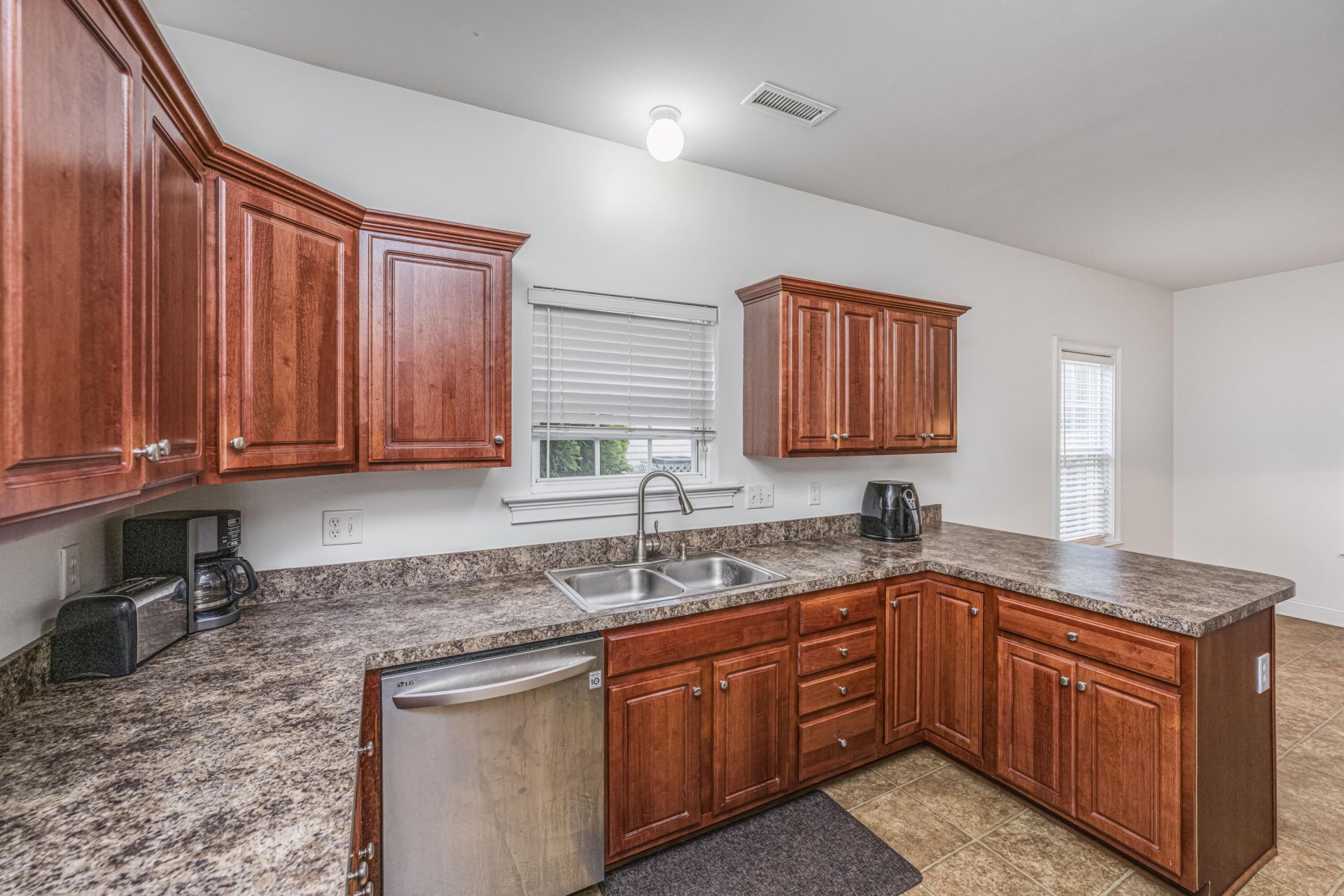 1409 Bloomingdale Lane Photo 11