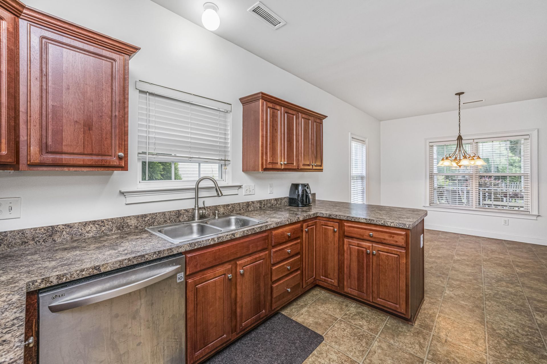 1409 Bloomingdale Lane Photo 14