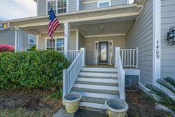 1409 Bloomingdale Lane photo 4