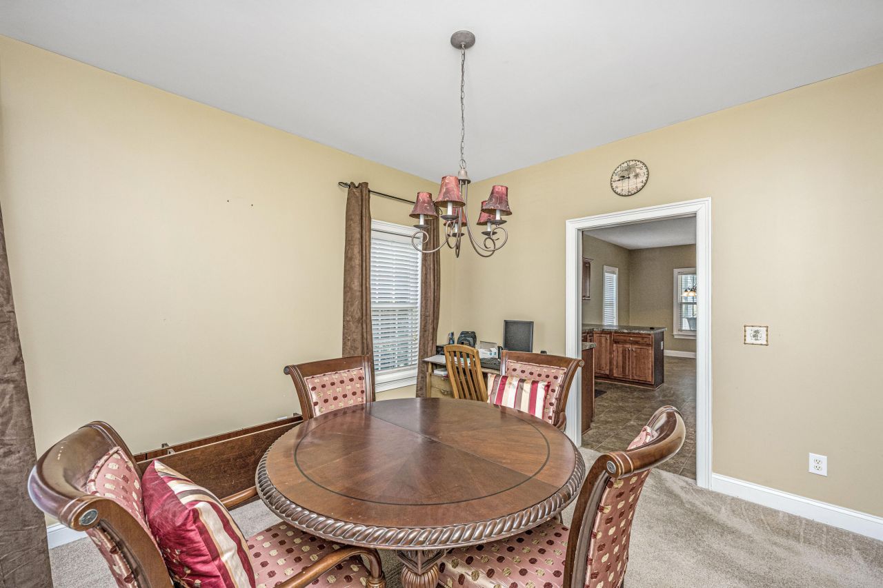 1409 Bloomingdale Lane Photo 7