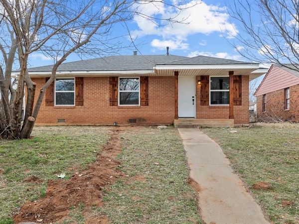 700 Santa Fe Street, Clinton, OK 73601