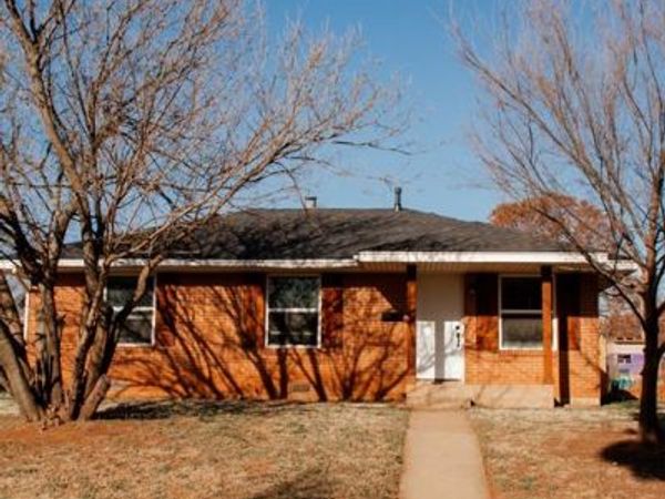 700 Santa Fe Street, Clinton, OK 73601