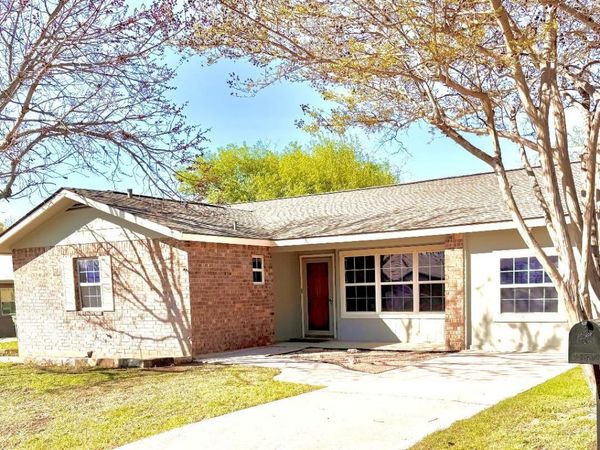 606 Mildred ST, Burnet, TX 78611