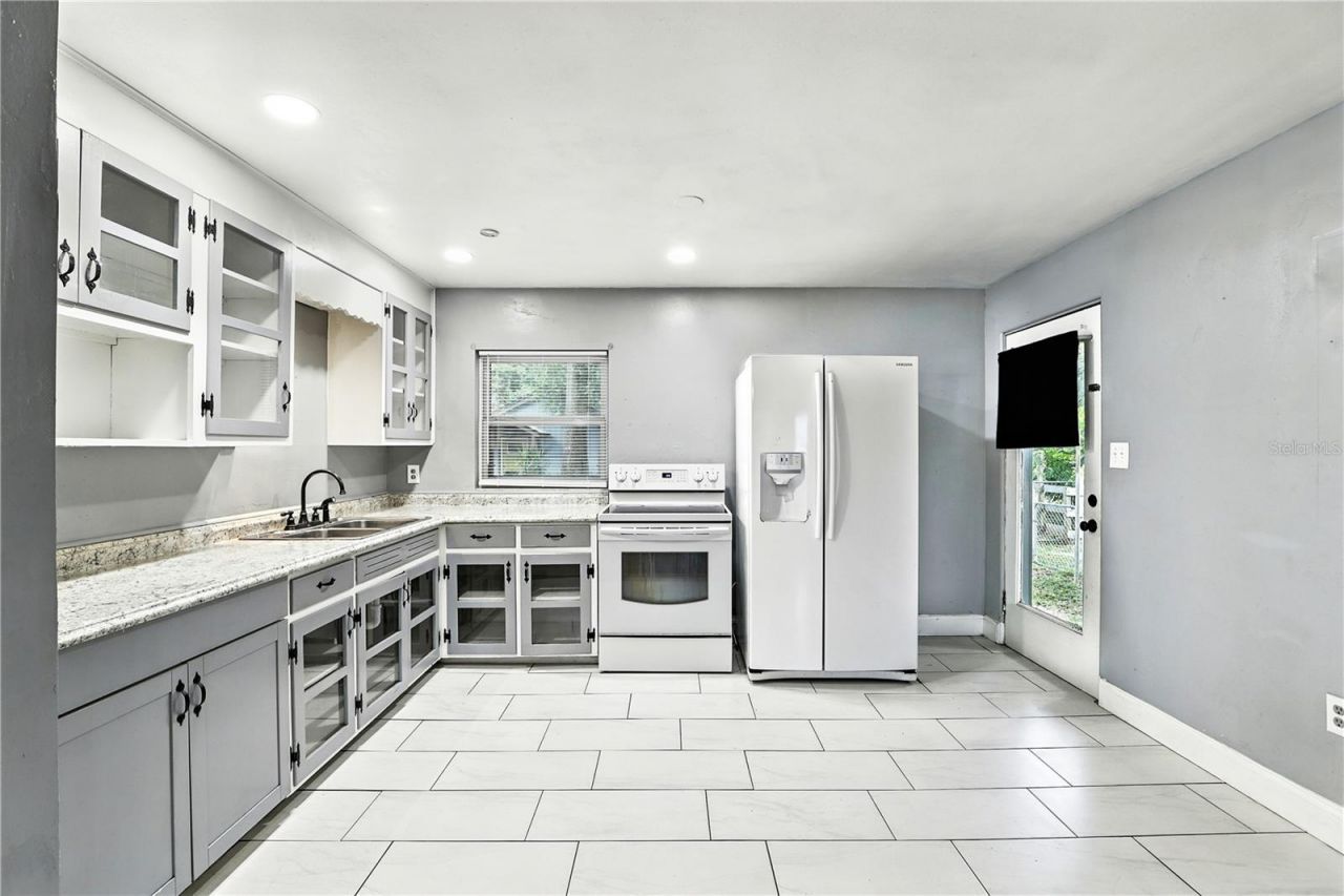 1412 E Voorhis Avenue, Deland, FL 32724 Photo