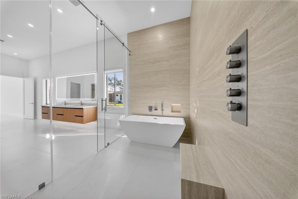 1874 39th St Sw, Naples, FL 34117 Photo