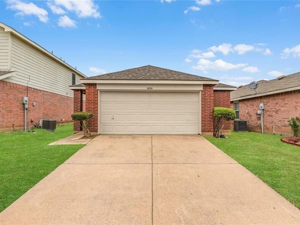 4884 Waterford Drive, Fort Worth, TX 76179