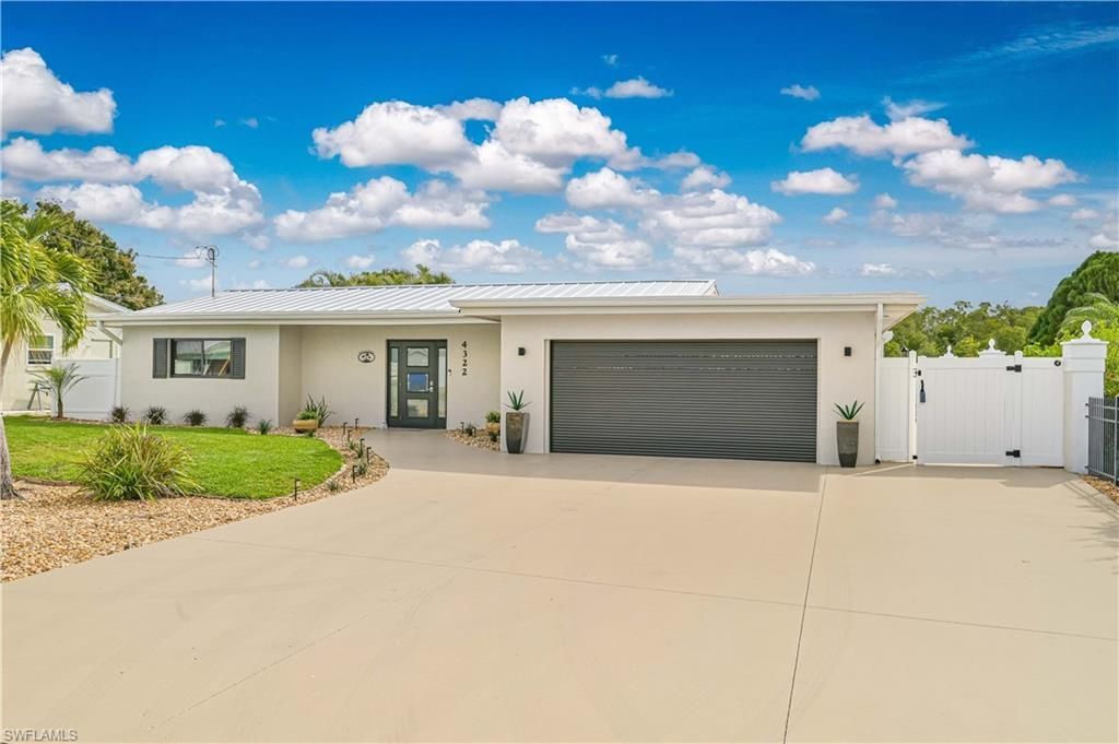4322 Harbour Ln, North Fort Myers, FL 33903 Main Photo