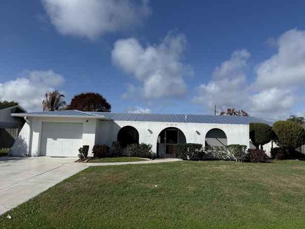 434 SE Sunnydale Lane, Port St. Lucie, FL 34983