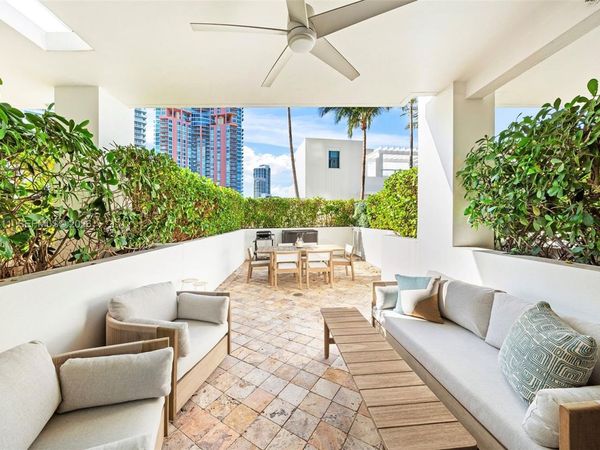 50 S Pointe Dr , Unit 509, Miami Beach, FL 33139