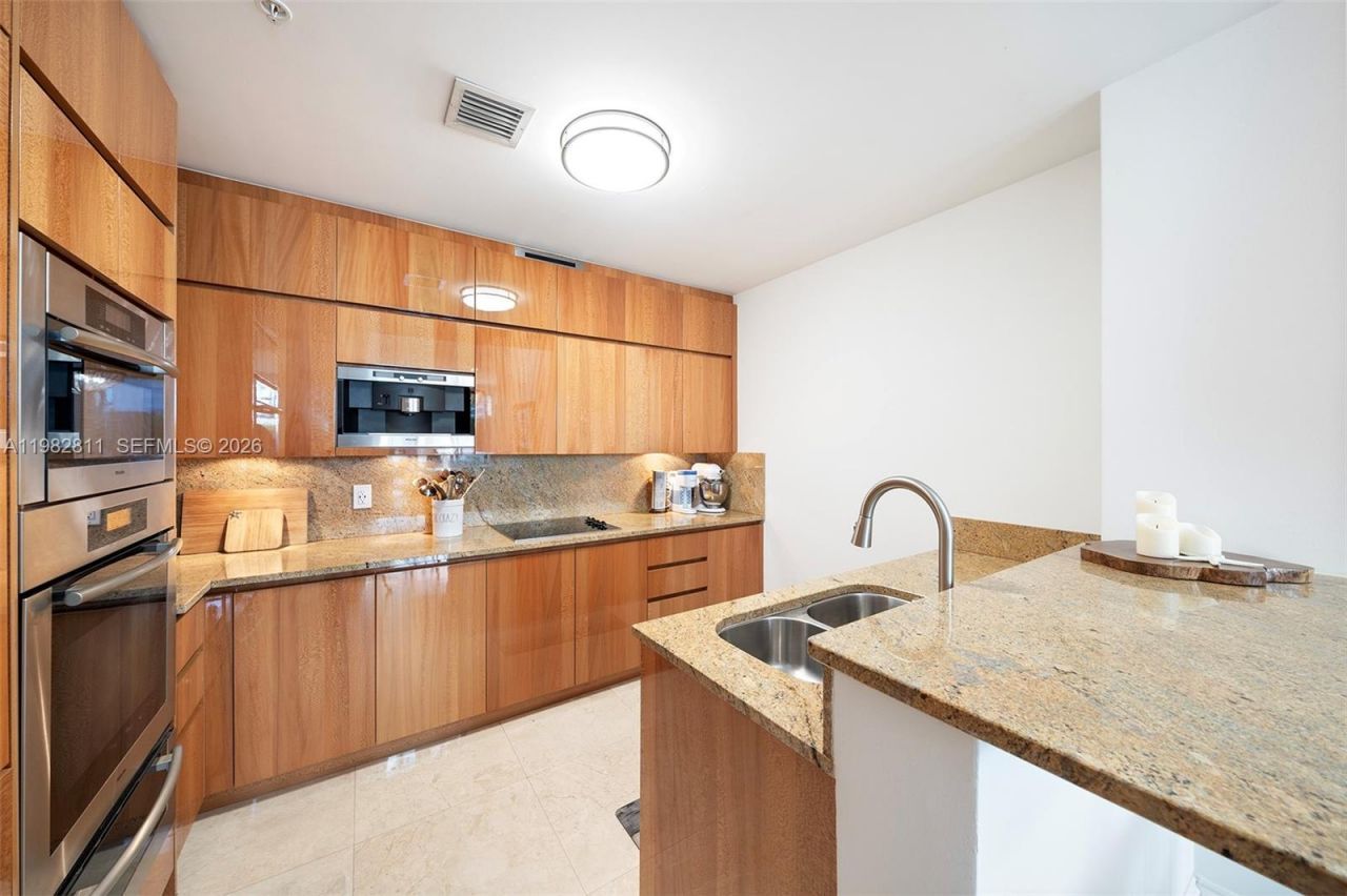 50 S Pointe Dr, Unit 509, Miami Beach, FL 33139 Photo