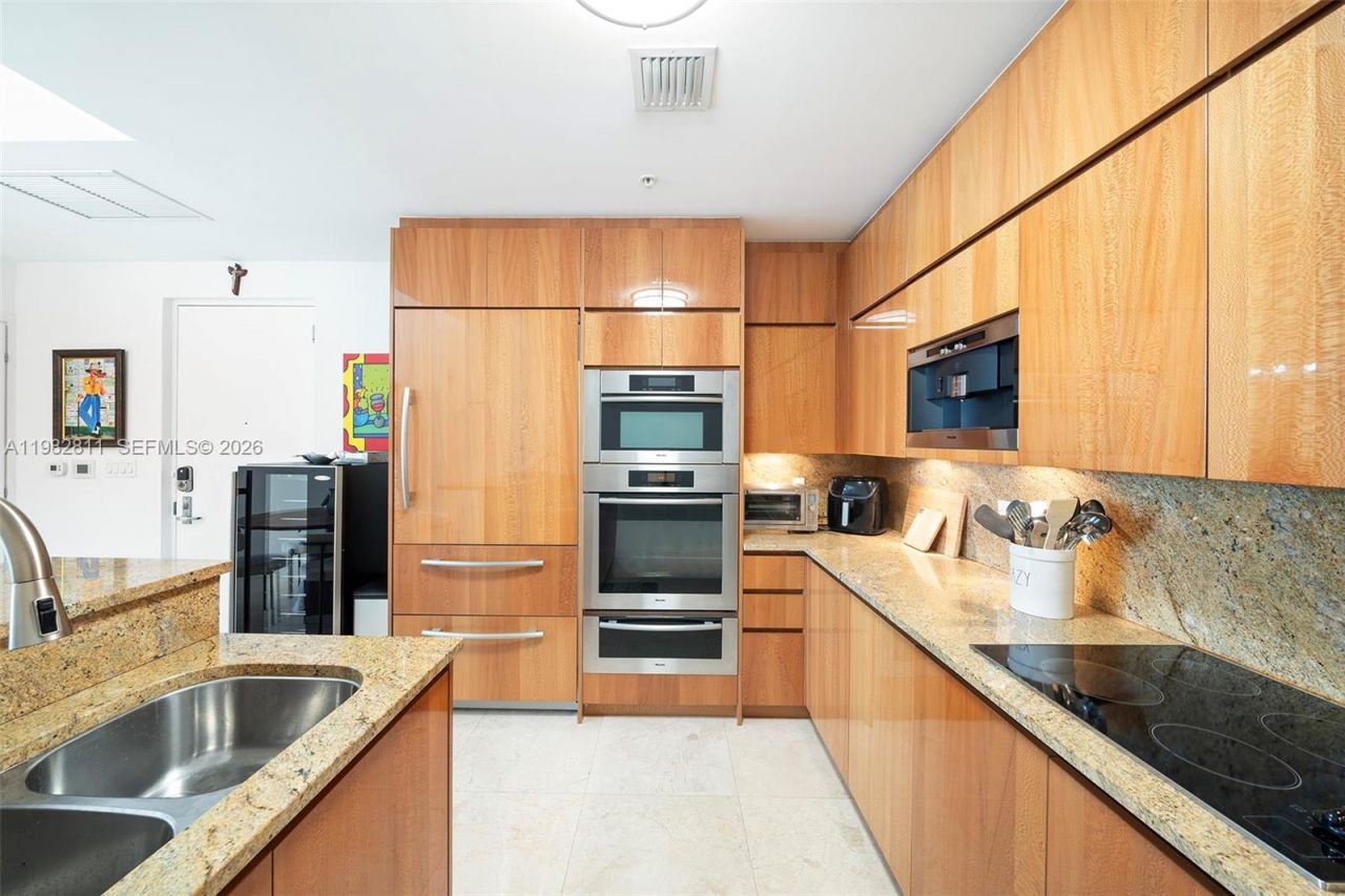 50 S Pointe Dr, Unit 509, Miami Beach, FL 33139 Photo