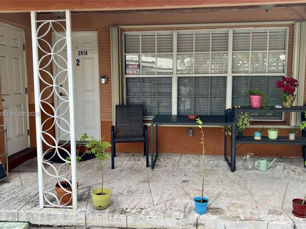 2016 NE 26th St, Unit 2, Wilton Manors, FL 33305