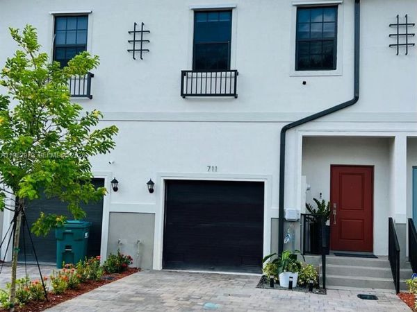 711 SW 11th St, Florida City, FL 33034