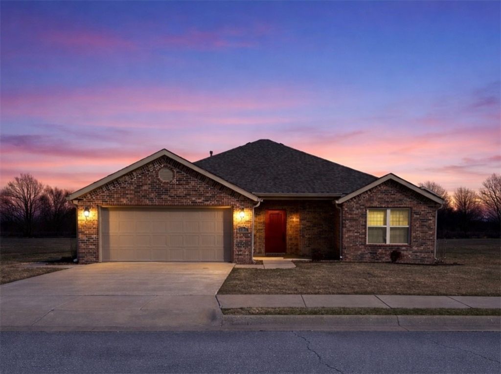 703 Olivia Lane Centerton, AR 72719