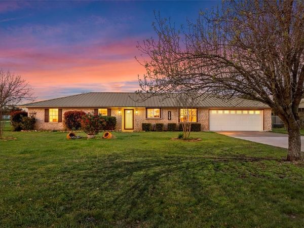 117 N 9th Street, Lott, TX 76656