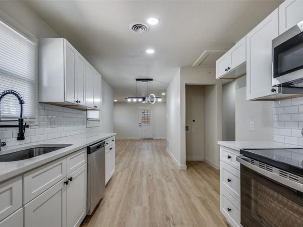 125 W Fuller Drive, Euless, TX 76039