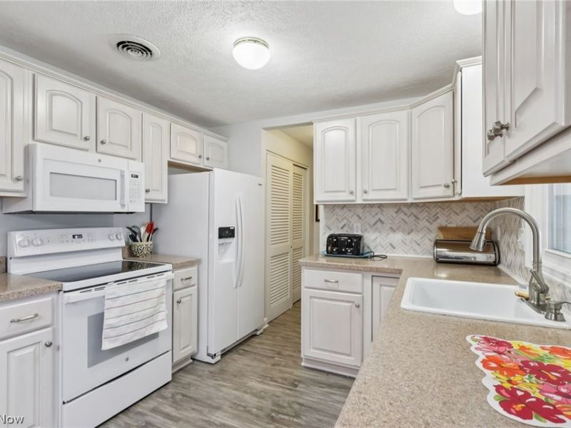 6168 Thistlewood Drive, Mentor, OH 44060 Photo 15