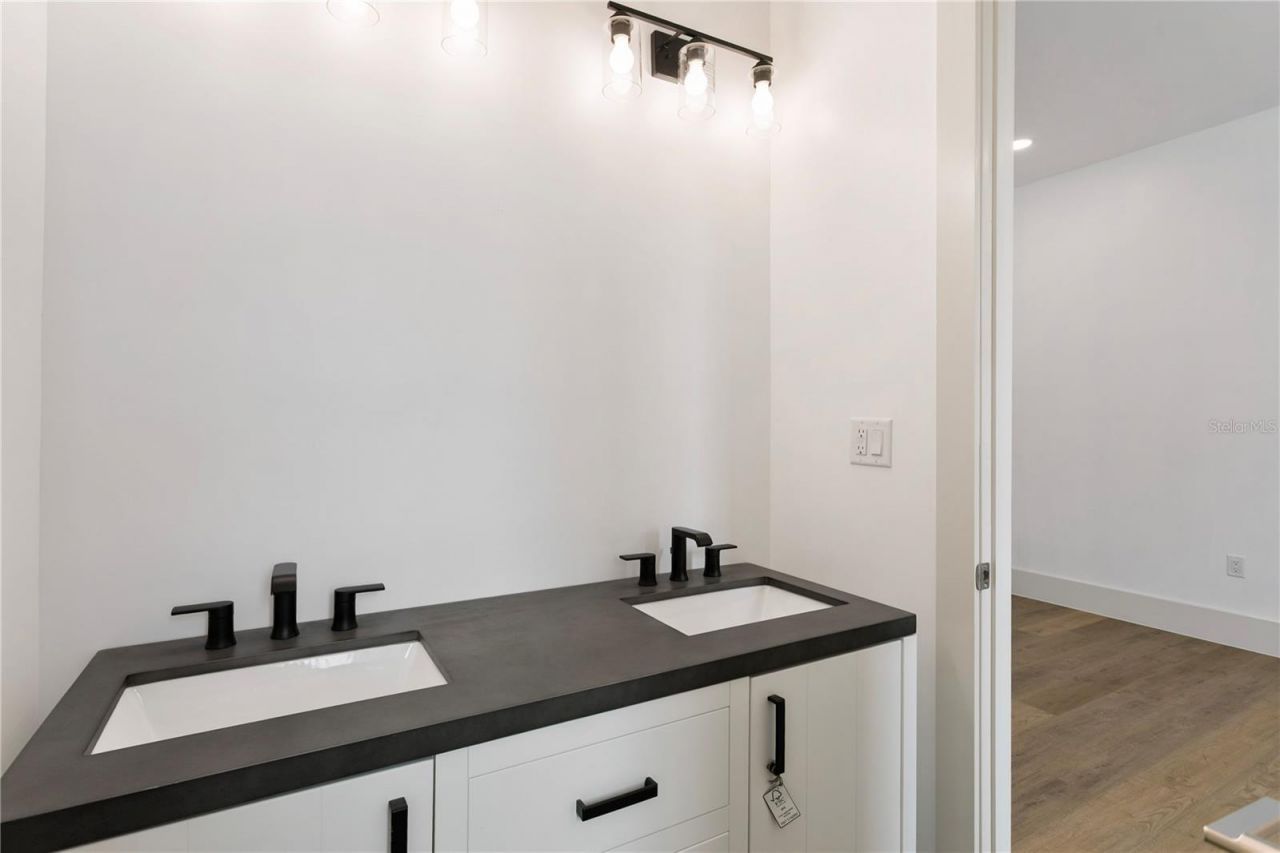 514 38th Avenue Ne, Saint Petersburg, FL 33704 Photo