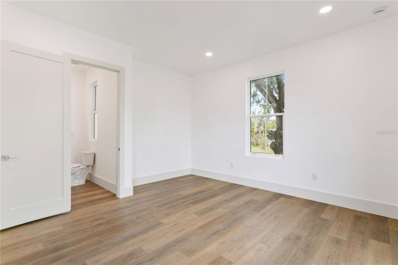 514 38th Avenue Ne, Saint Petersburg, FL 33704 Photo