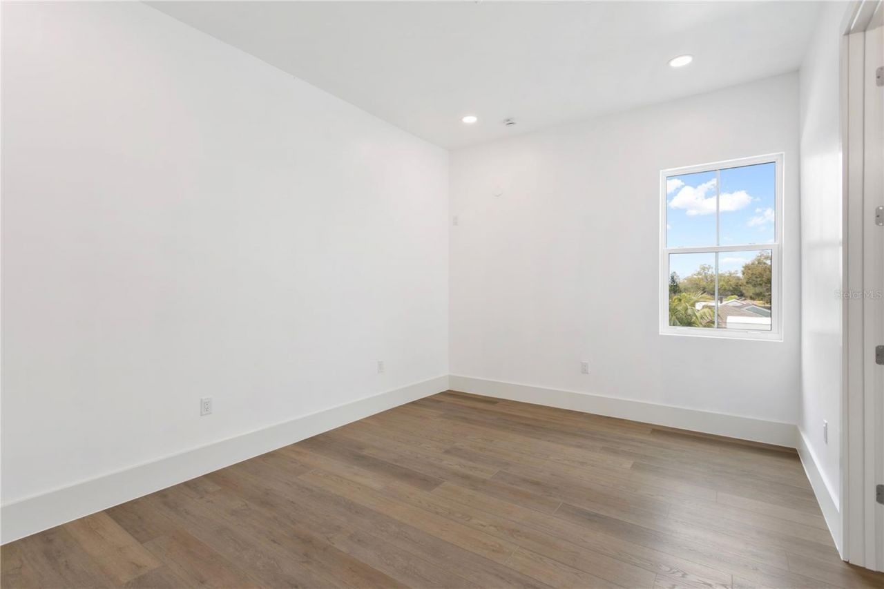 514 38th Avenue Ne, Saint Petersburg, FL 33704 Photo