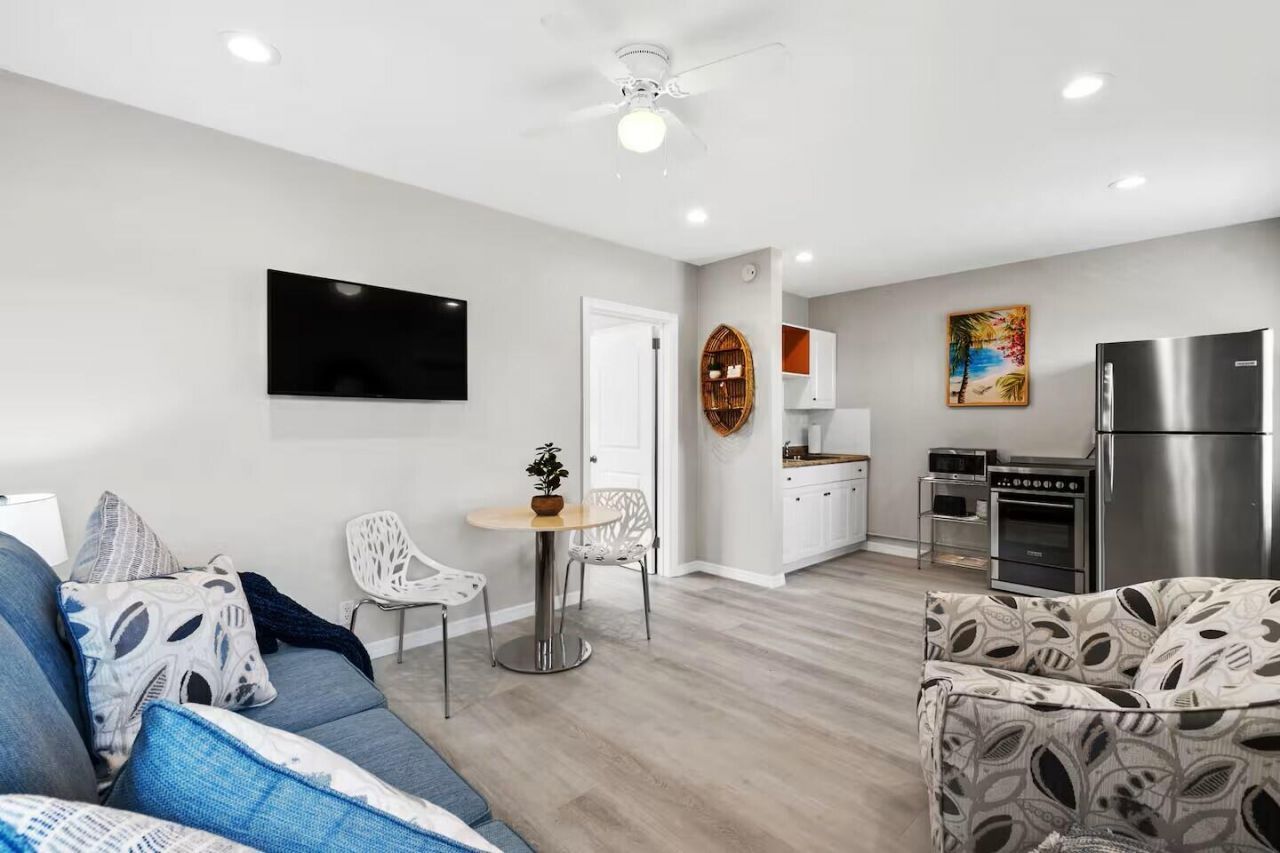 802 N Federal Highway, Unit 2, Boynton Beach, FL 33435 Photo