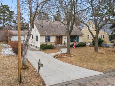 758 Mcknight Road N, Maplewood, MN 55119