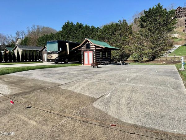 1919 Lizi Loop Way, Sevierville, TN 37862