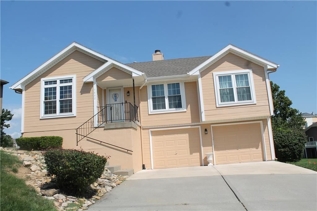 7832 N Strathbury Avenue, Kansas City, MO 64151 Main Photo
