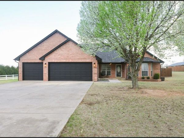 6910 Rolling Meadows Drive, Tuttle, OK 73089