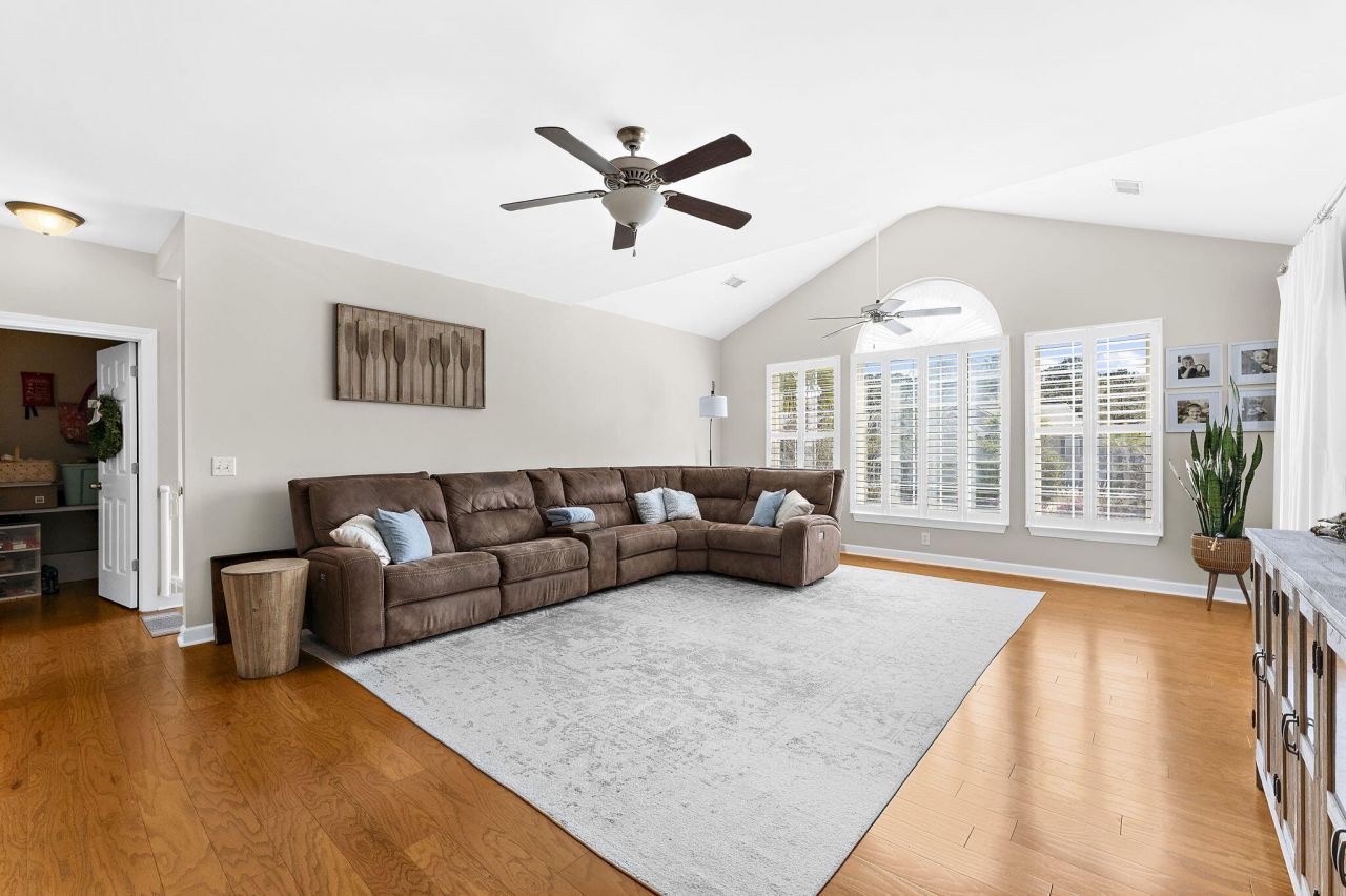 1471 Belcourt Lane Photo 4