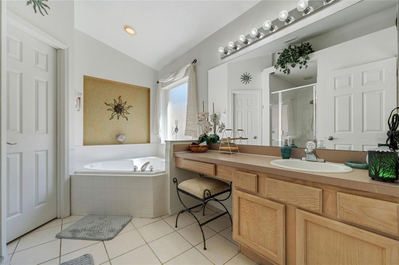 1045 Lake Berkley Drive E, Kissimmee, FL 34746 Photo