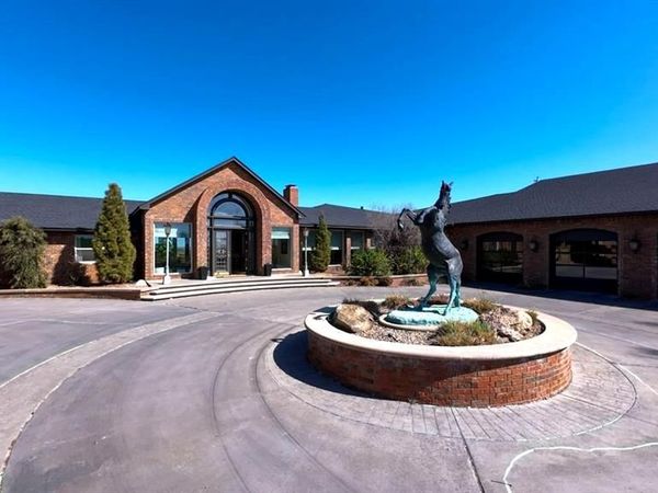 184 W Meacham Road, Clinton, OK 73601