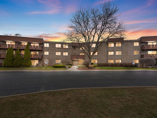 2650 Brookwood Way Drive, Unit 203, Rolling Meadows, IL 60008