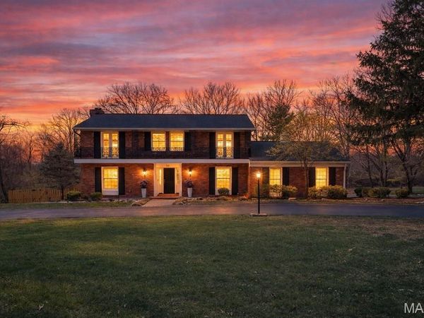 29 Summerhill Lane, Town and Country, MO 63017